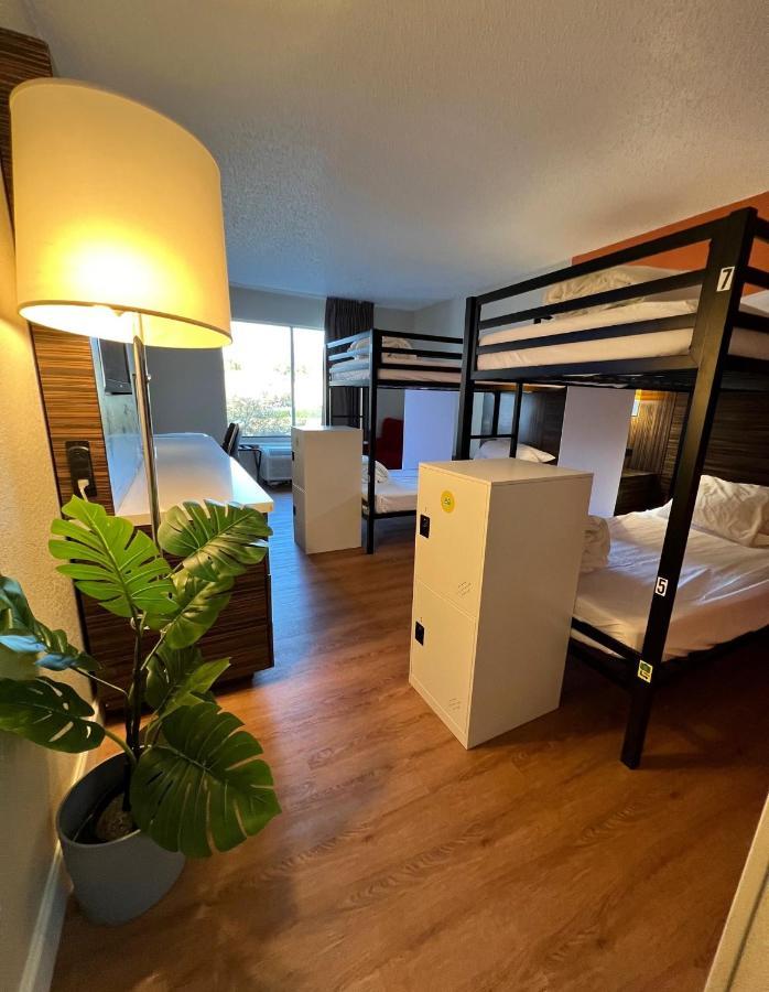 Bposhtels Charlotte Hostel Εξωτερικό φωτογραφία